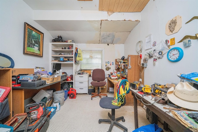 911 S Helen St, Overton, TX 75684 - view of office space