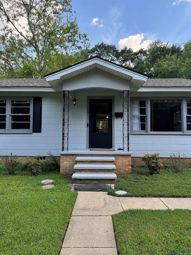 view of front of property with a front lawn and a porch