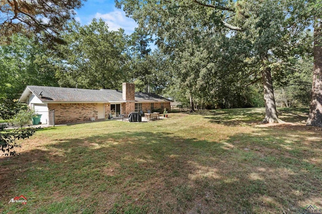 view of yard featuring a patio