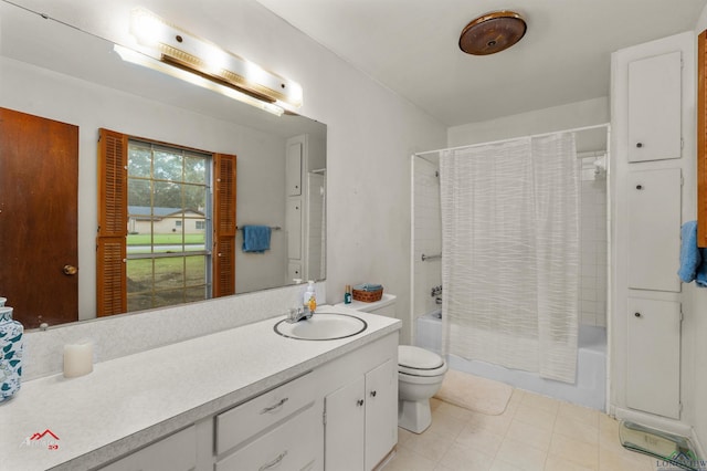 full bathroom featuring vanity, toilet, and shower / bath combo with shower curtain