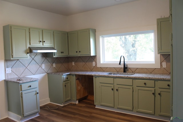 kitchen featuring backsplash, dark hardwood / wood-style flooring, sink, and green cabinetry