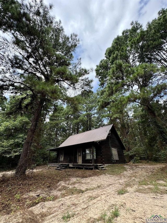 view of front of property featuring a porch