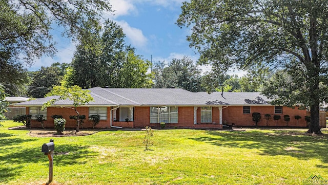 view of front of house with a front lawn