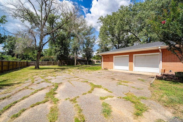 view of yard with an outbuilding and a garage