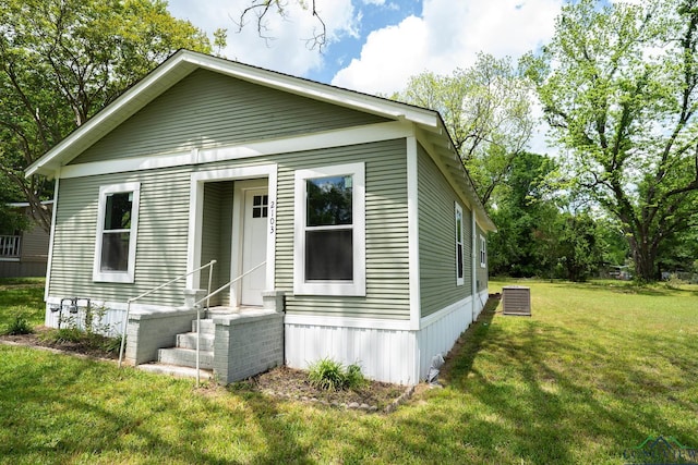 bungalow-style house featuring a front yard