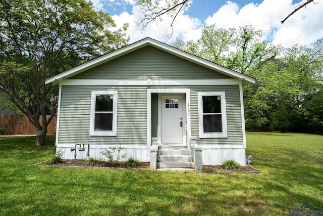 bungalow featuring fence, a front lawn, and entry steps