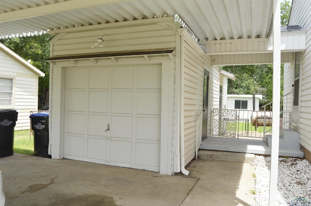 105 W Highland Ave, Longview, TX 75602 - view of garage
