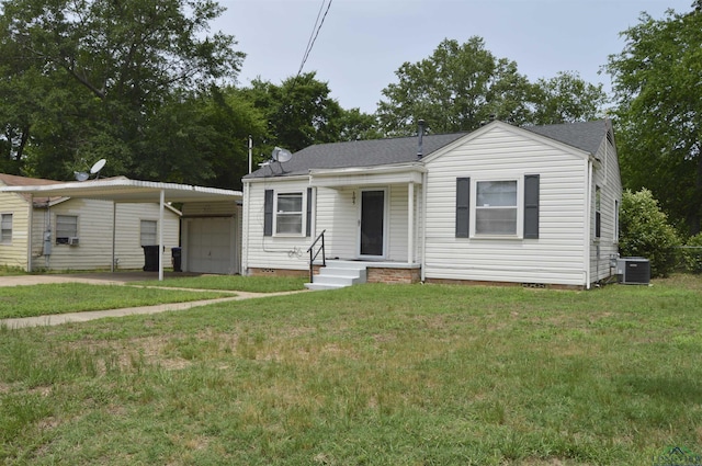 105 W Highland Ave, Longview, TX 75602 - bungalow featuring crawl space, a front yard, and central AC