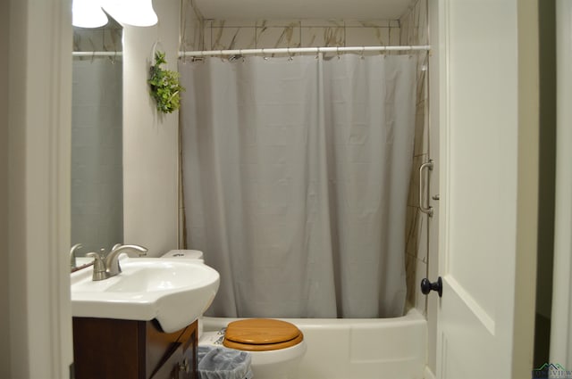 105 W Highland Ave, Longview, TX 75602 - full bath with toilet, vanity, and shower / bathtub combination with curtain
