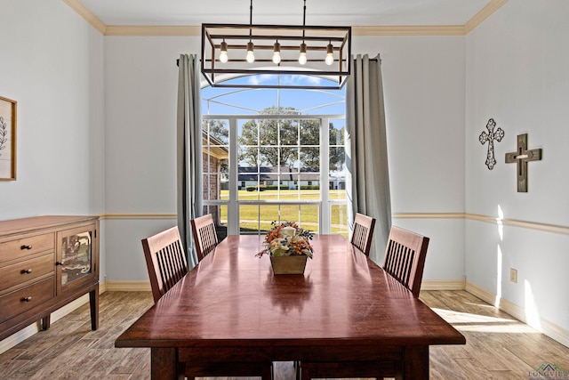 dining area featuring light hardwood / wood-style floors and ornamental molding