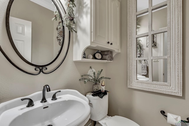4300 Willow Bnd, Longview, TX 75602 - half bath with a sink and toilet