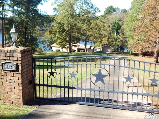 3073 E Lake Dr, Gladewater, TX 75647 - gate with a yard