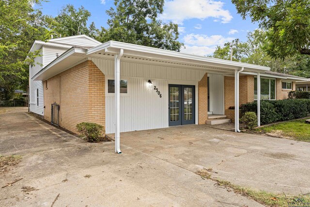 view of front of property featuring french doors