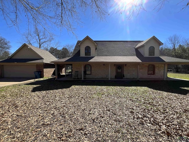 view of front facade featuring a garage and covered porch