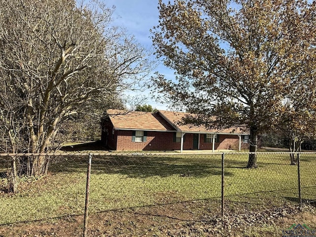 ranch-style home with a front yard