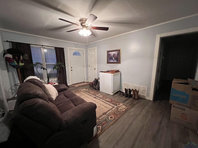 living room featuring ceiling fan, wood-type flooring, and crown molding