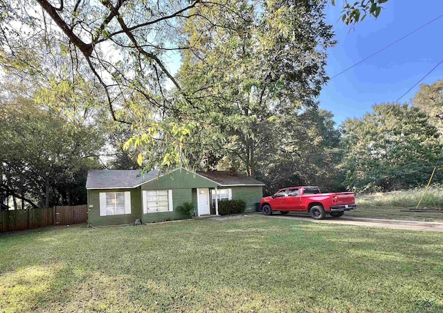 view of front of property with a front lawn