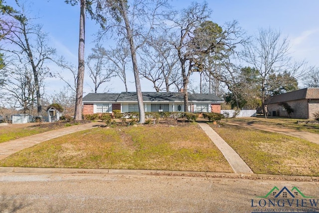 ranch-style house featuring a front lawn