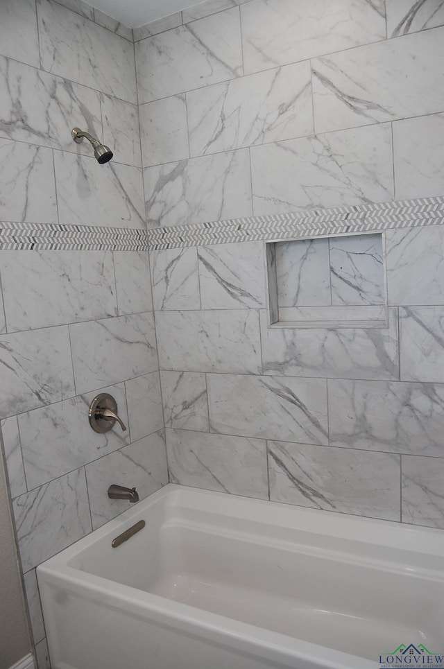 bathroom with tiled shower / bath combo