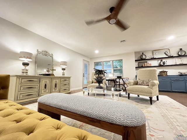 bedroom featuring ceiling fan