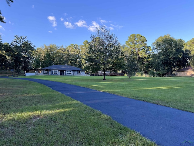 view of property's community featuring a lawn