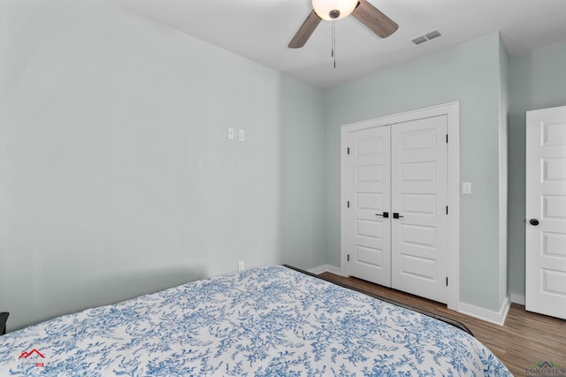 bedroom featuring ceiling fan, a closet, and hardwood / wood-style floors