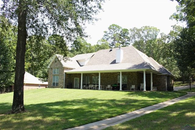 view of front of house with a front lawn