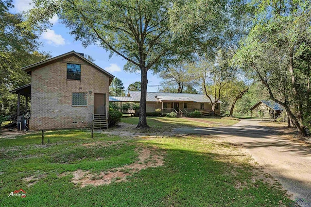 exterior space featuring a yard