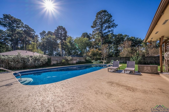 view of swimming pool featuring a patio