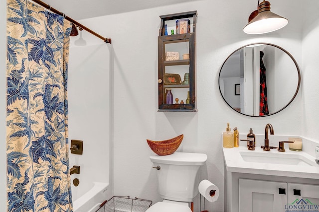 full bathroom featuring shower / tub combo with curtain, vanity, and toilet