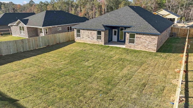 back of house featuring a lawn