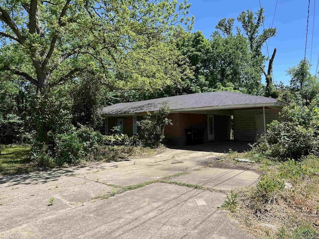 view of front of house featuring driveway and an attached carport