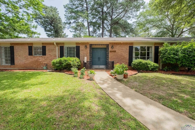1900 Franklin Dr, Longview, TX 75601 - ranch-style house with brick siding and a front yard