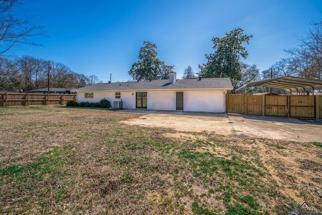 ranch-style house with cooling unit, fence, driveway, a carport, and a front lawn