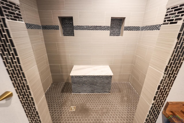 bathroom featuring a tile shower