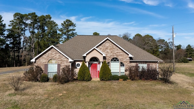 ranch-style house featuring a front yard