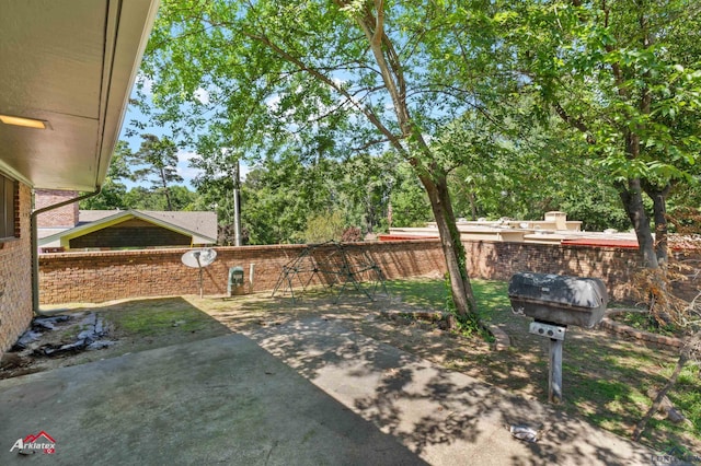 2804 Palm Plz, Marshall, TX 75672 - fenced backyard featuring a patio area