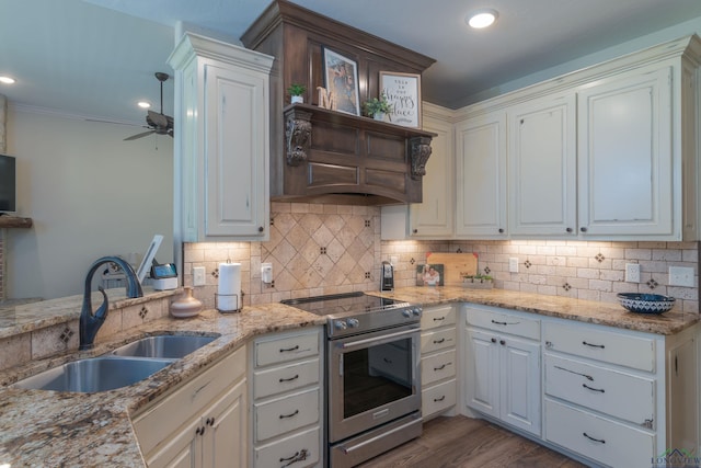 kitchen featuring ceiling fan, sink, dark hardwood / wood-style flooring, electric stove, and white cabinets