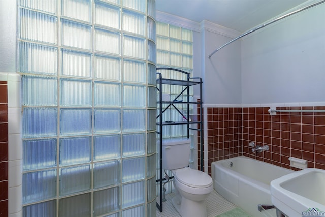 bathroom featuring sink, tile walls, tile patterned flooring, toilet, and a tub