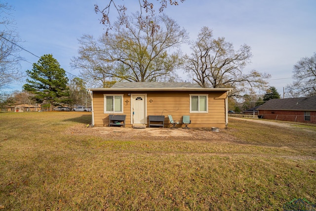 view of front of house with a front lawn