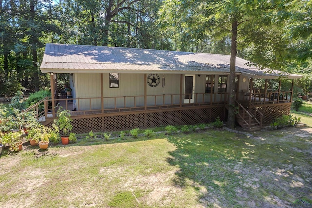 view of front of home with a porch and a front lawn