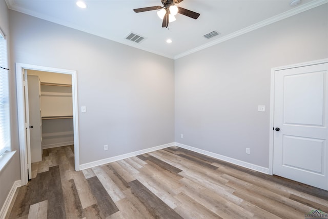 spare room with ceiling fan, light hardwood / wood-style floors, and ornamental molding