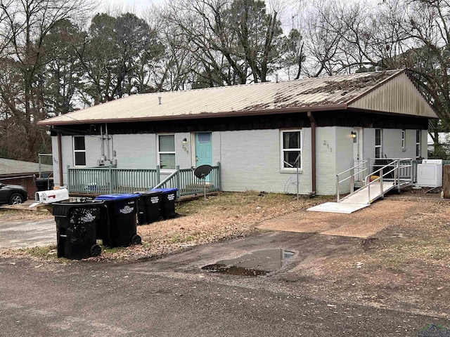 view of front of property