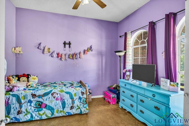 bedroom featuring ceiling fan and a textured ceiling