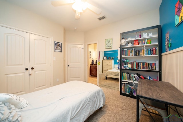 bedroom featuring a closet, visible vents, ceiling fan, and light carpet