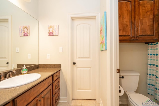 full bath featuring toilet, tile patterned flooring, vanity, and a shower with curtain