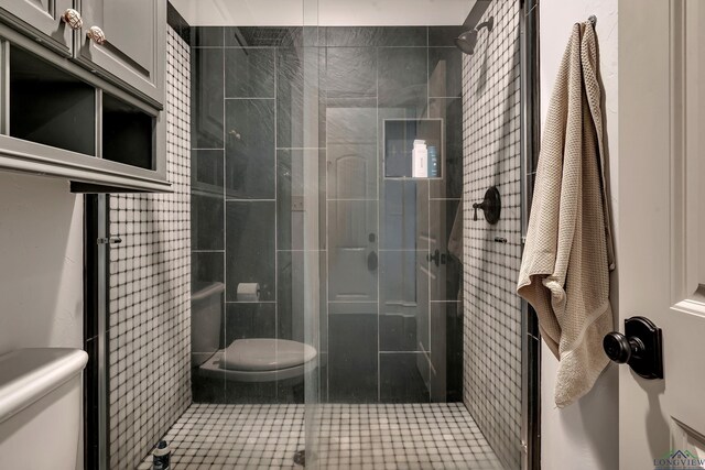 bathroom with an enclosed shower and toilet