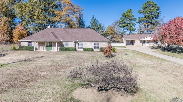 ranch-style home featuring a front yard