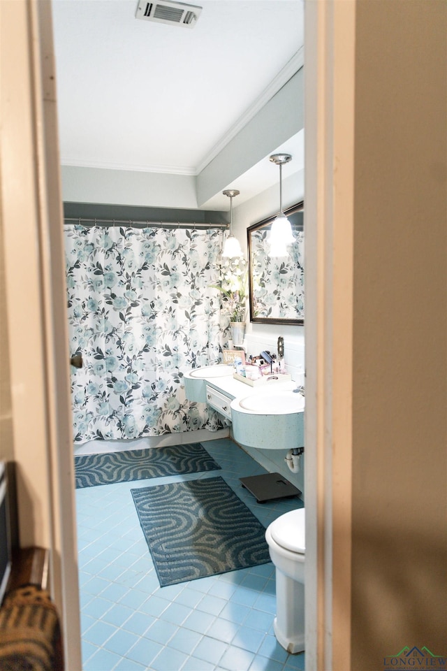 bathroom with tile patterned flooring, toilet, crown molding, and a shower with shower curtain