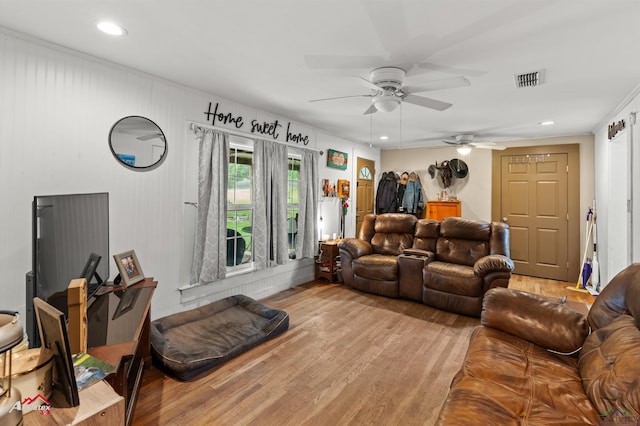 living room featuring light wood-style floors, recessed lighting, ceiling fan, and visible vents